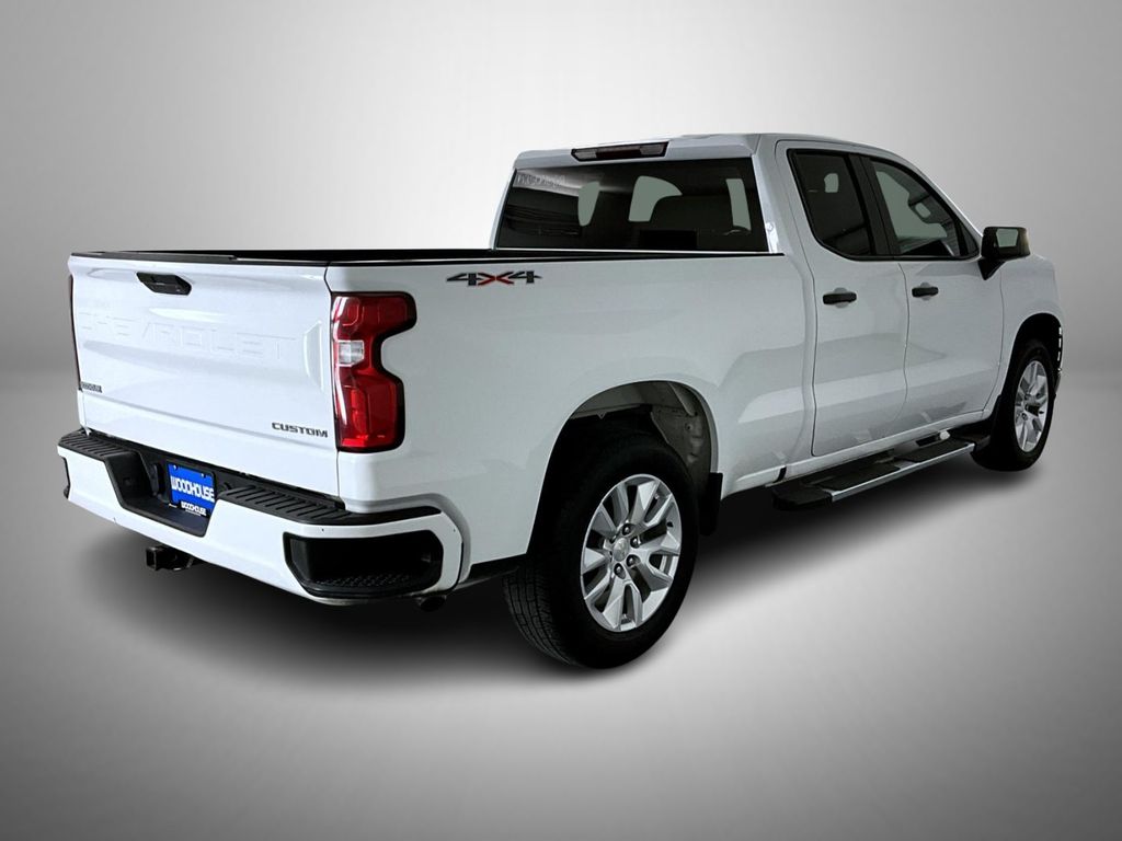2022 Chevrolet Silverado 1500 Custom photo 5