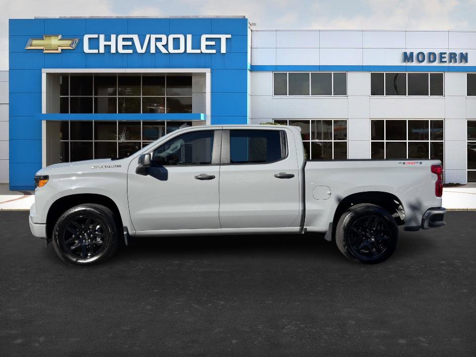 2025 Chevrolet Silverado 1500 Custom photo 2