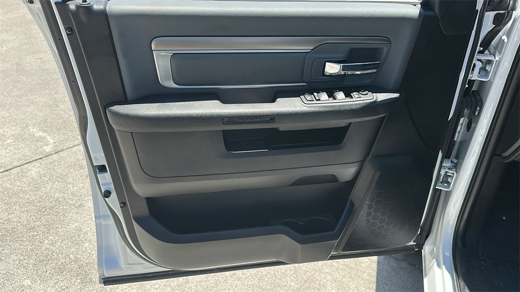 2024 Ram 1500 Classic SLT photo 14