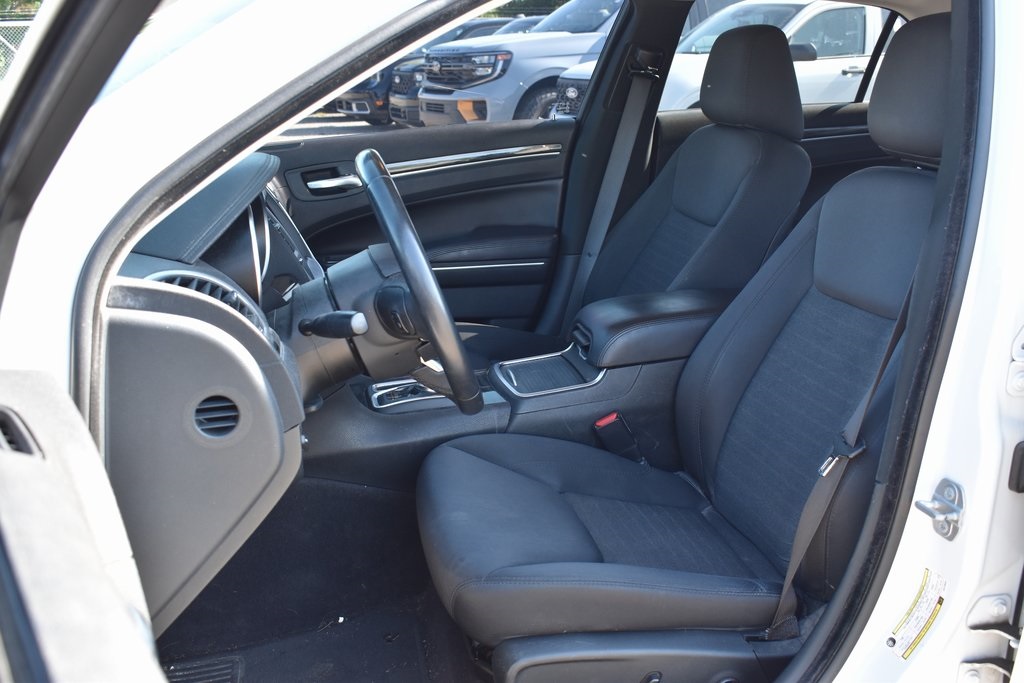 2018 Chrysler 300 Touring photo 7