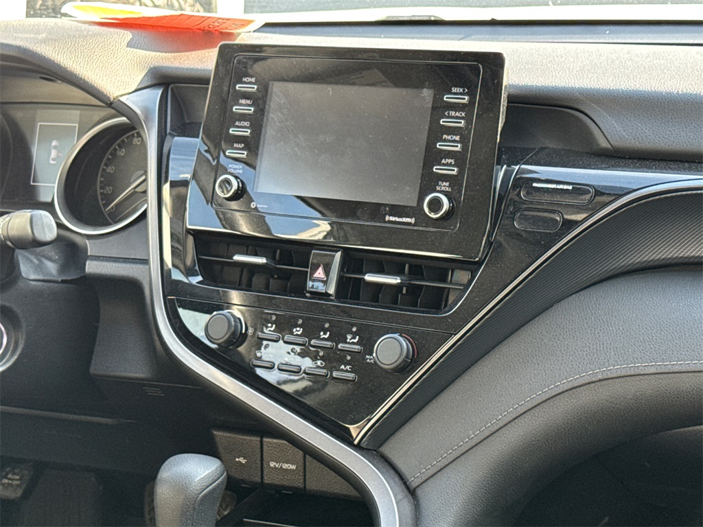 2021 Toyota Camry LE photo 4