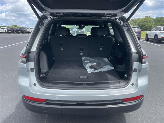 2025 Jeep Grand Cherokee Altitude photo 10