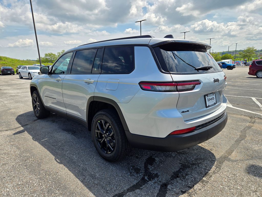 2025 Jeep Grand Cherokee Altitude photo 4