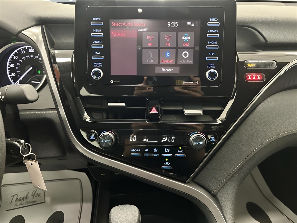 2022 Toyota Camry LE photo 16
