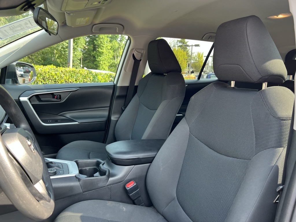 2021 Toyota RAV4 Hybrid LE photo 8