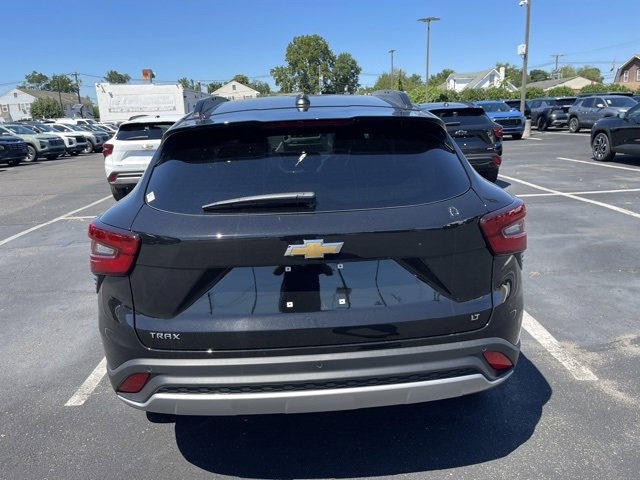2025 Chevrolet Trax LT photo 5