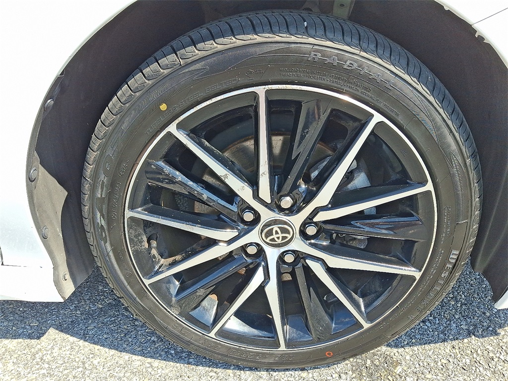 2022 Toyota Camry SE photo 9