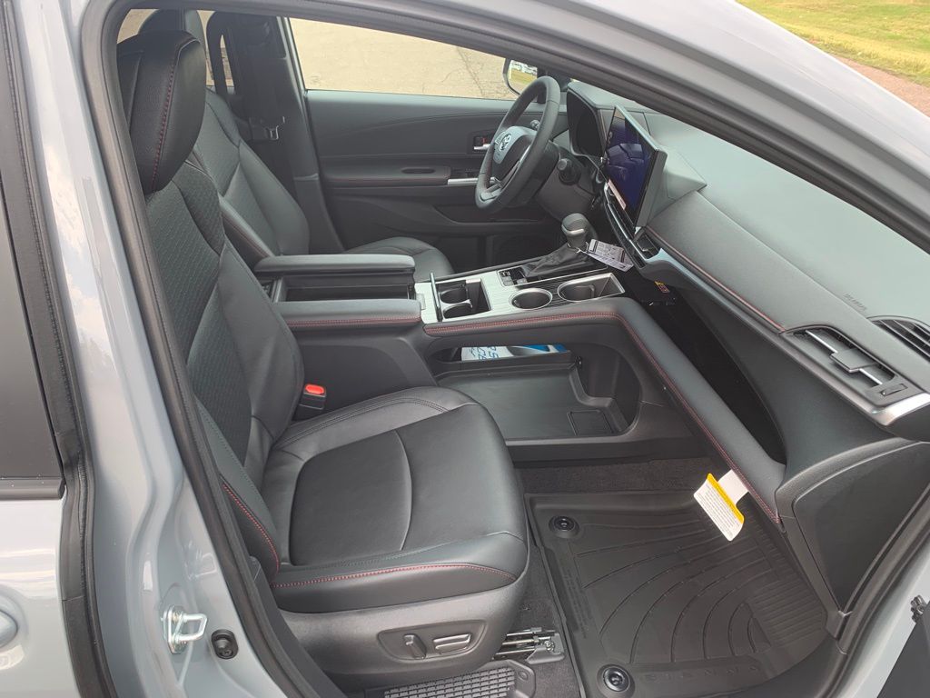 2025 Toyota Sienna XSE photo 25