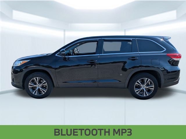 2019 Toyota Highlander LE photo 2