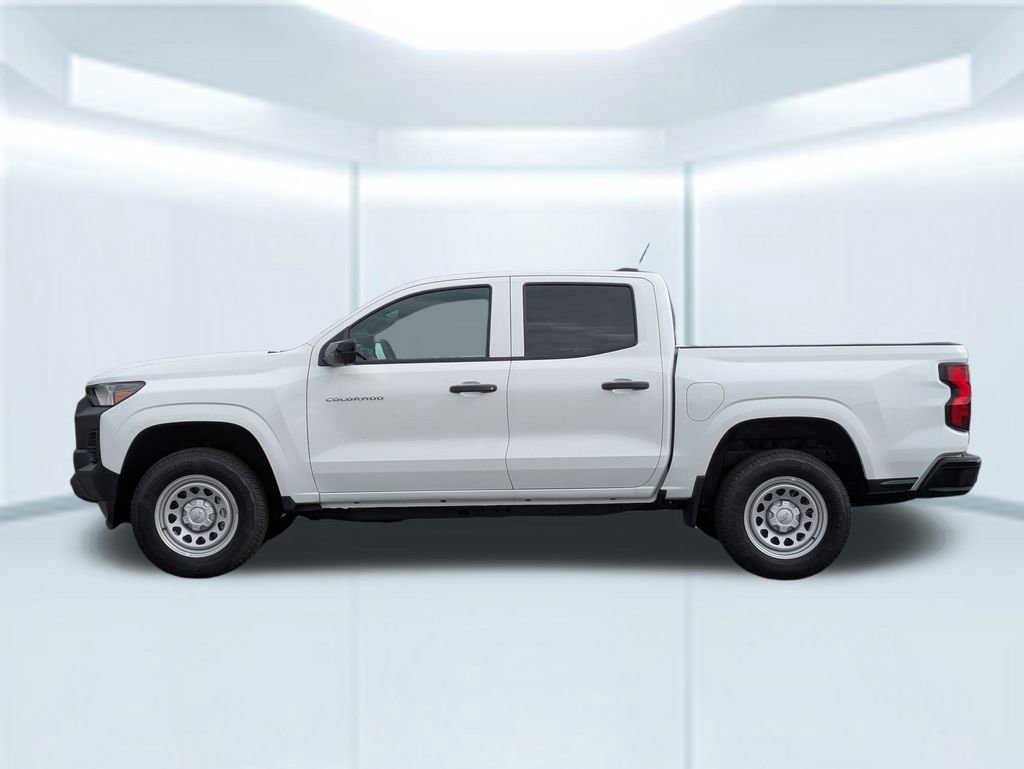 2024 Chevrolet Colorado photo 2