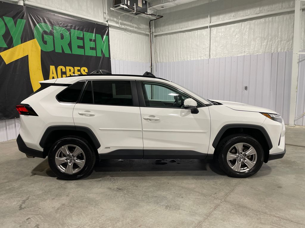 2023 Toyota RAV4 Hybrid XLE photo 2