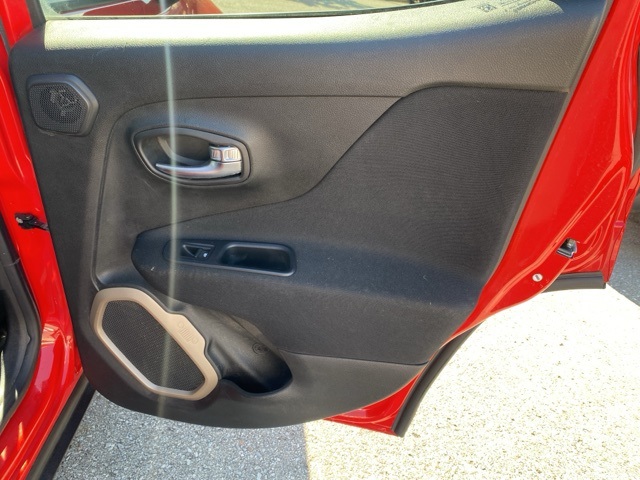2015 Jeep Renegade Latitude photo 20