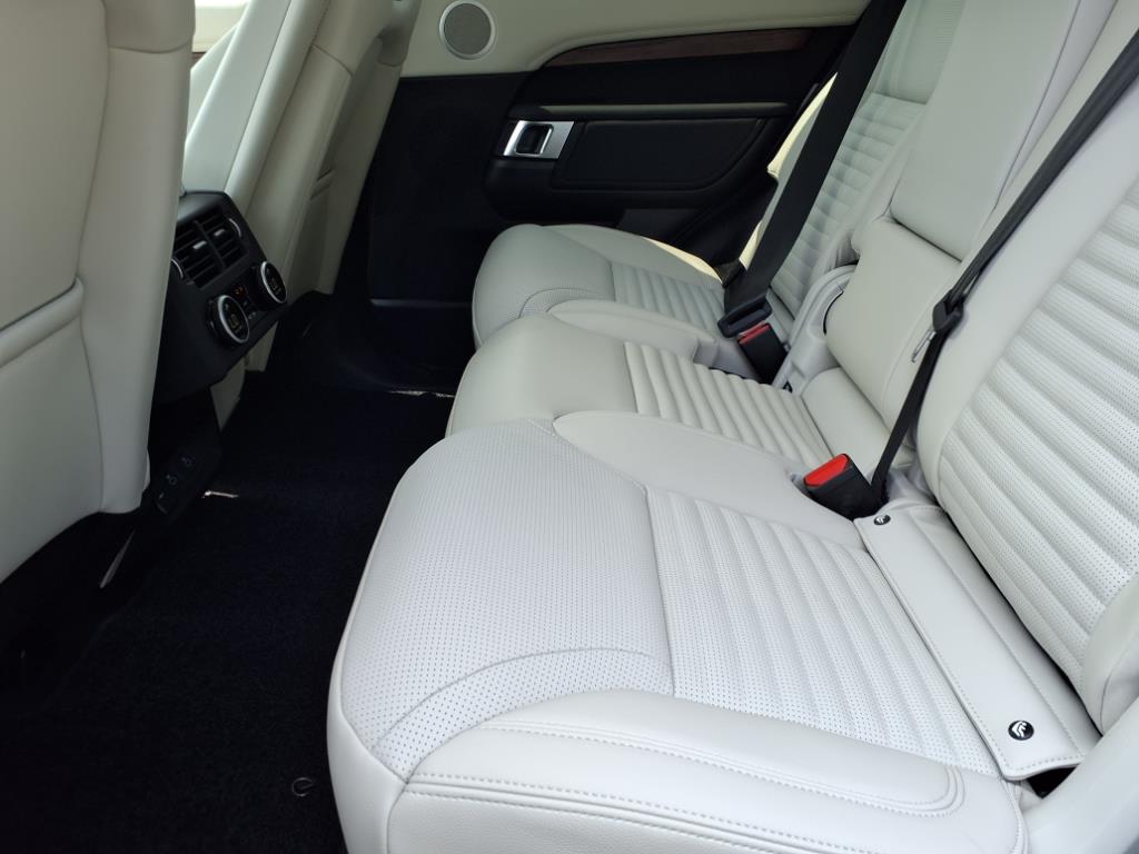 2025 Land Rover Discovery SE photo 4