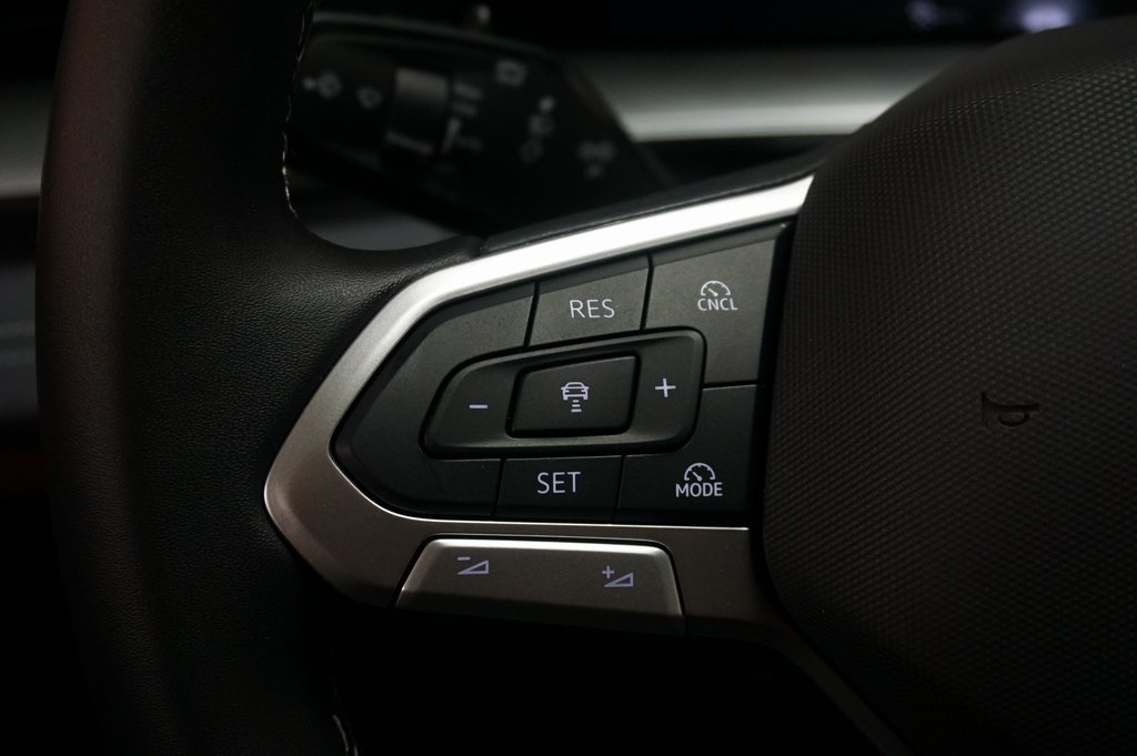 2025 Volkswagen Tiguan SE photo 21