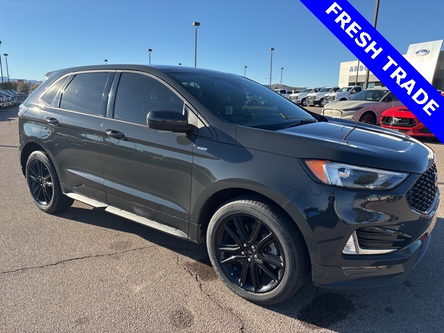 2021 Ford Edge ST Line's photo