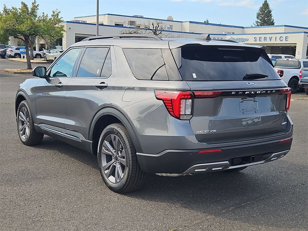 2025 Ford Explorer photo 2