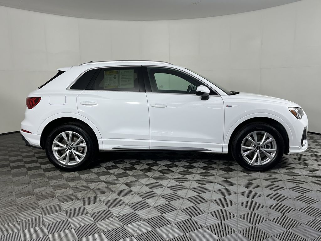 2024 Audi Q3 S line Premium 45 TFSI photo 4