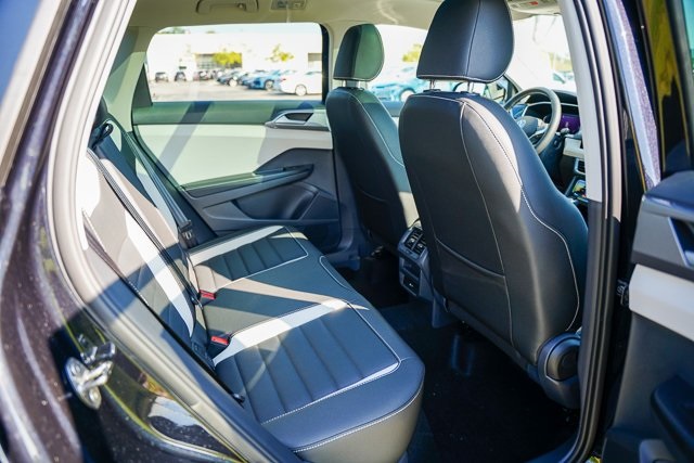 2025 Volkswagen Taos SEL photo 32