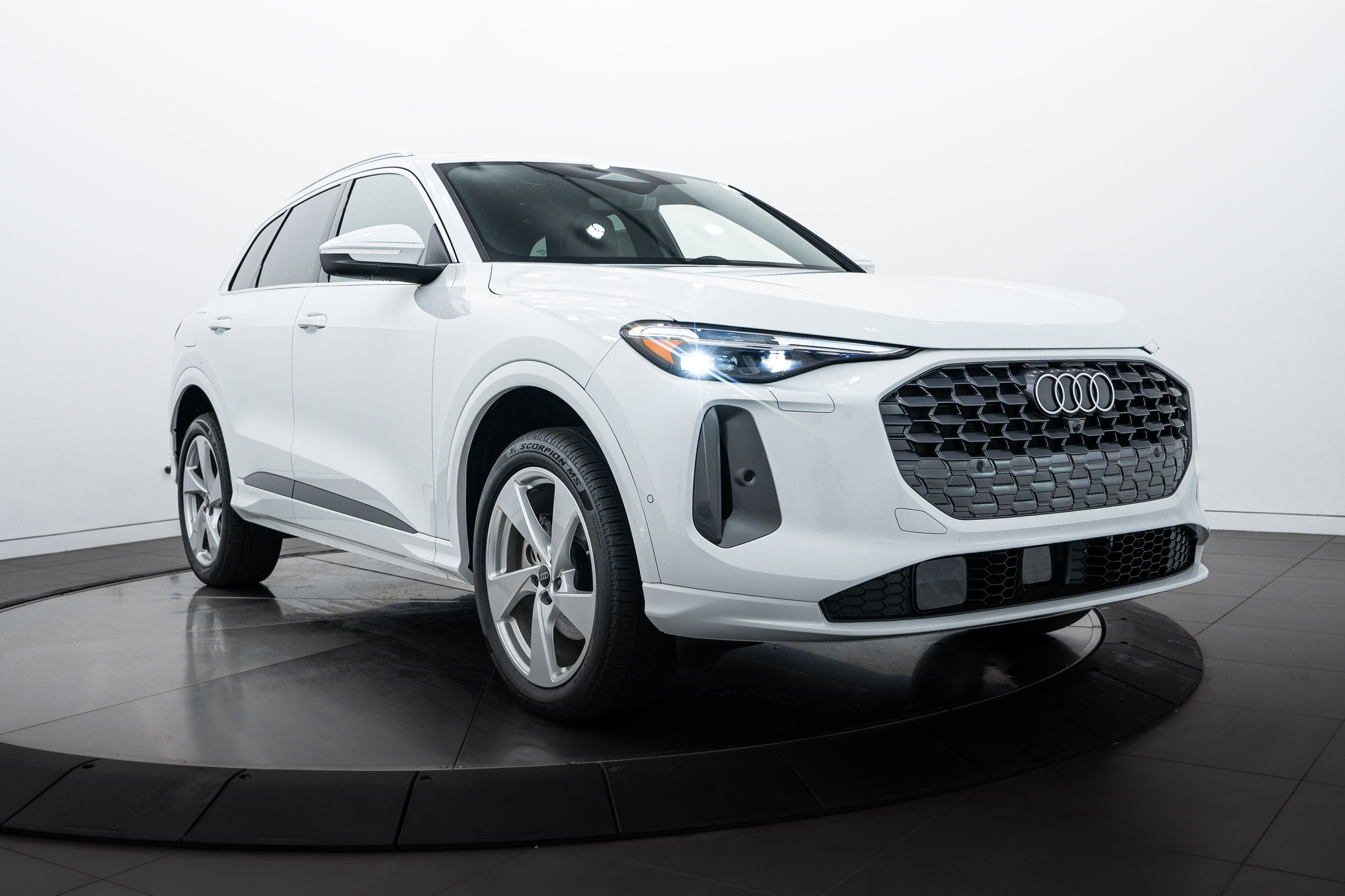 2025 Audi Q5 Premium Plus photo 2