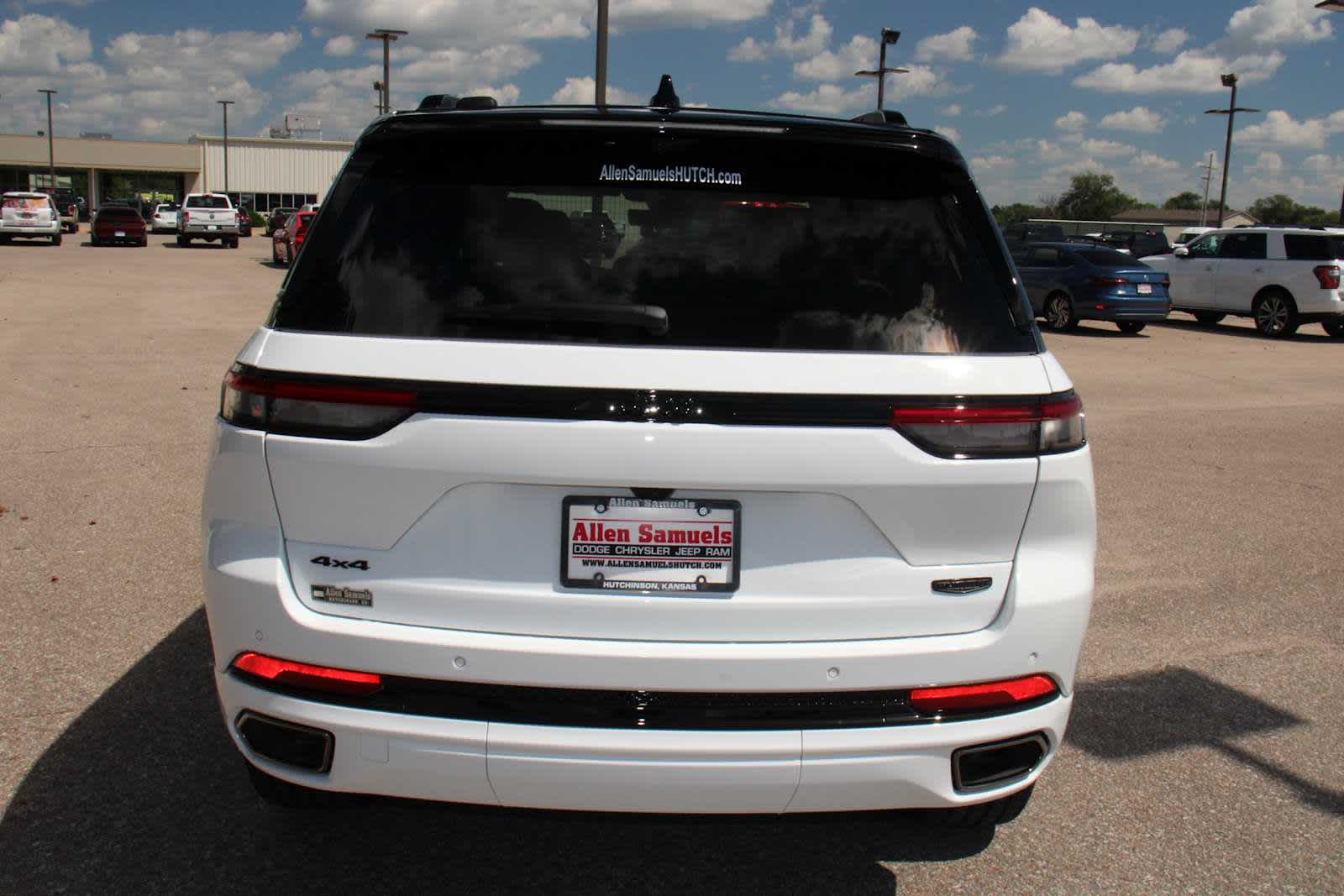 2025 Jeep Grand Cherokee Summit photo 4