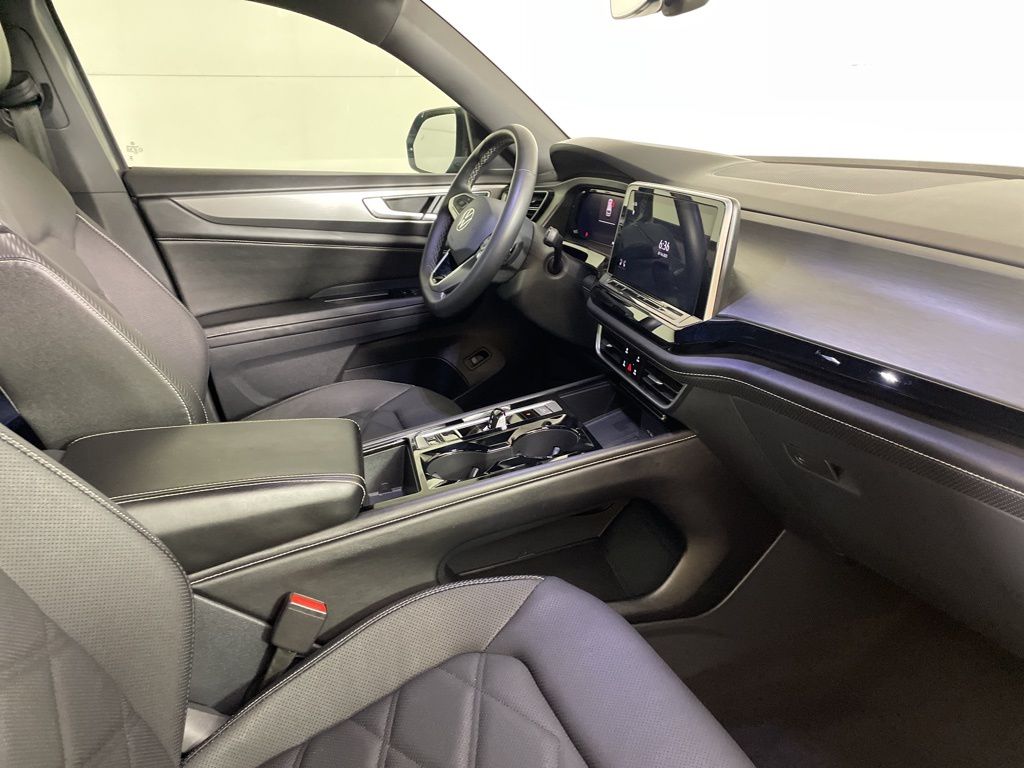 2024 Volkswagen Atlas Cross Sport SE Technology photo 15