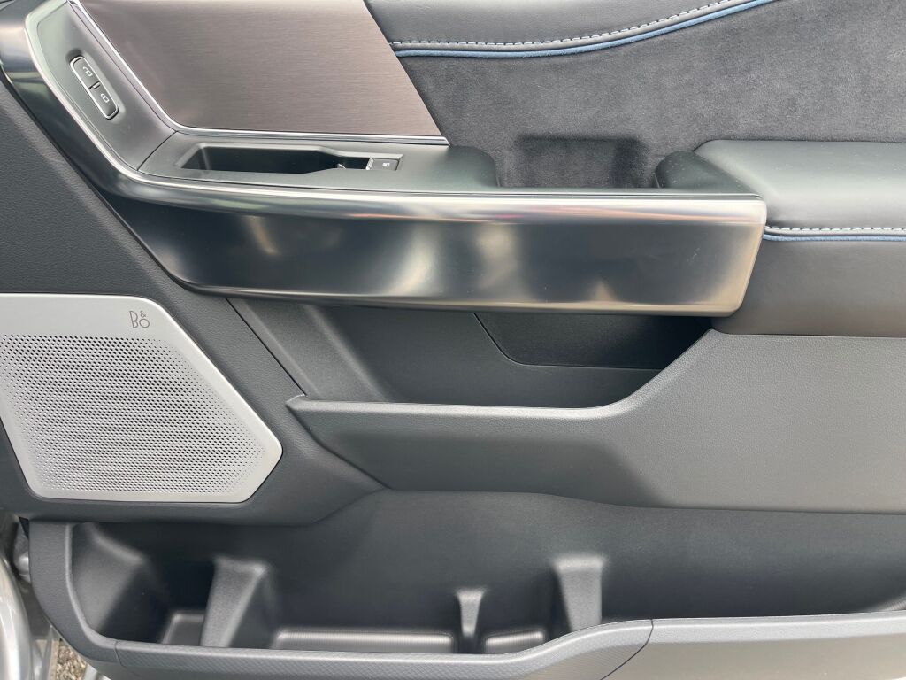 2025 Ford F-150 Platinum photo 16