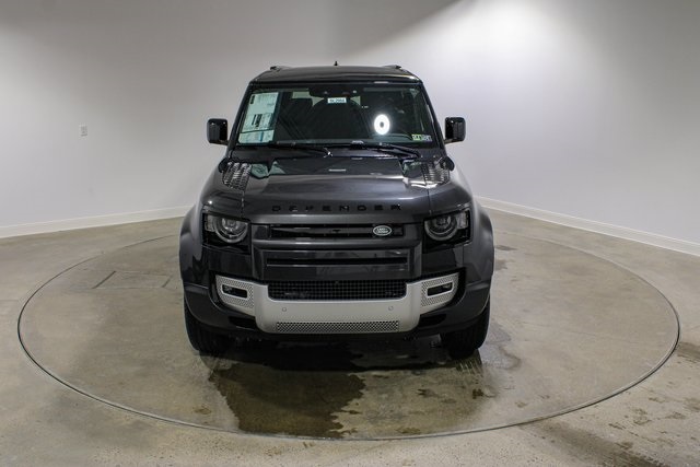 2025 Land Rover Defender 90 S photo 8