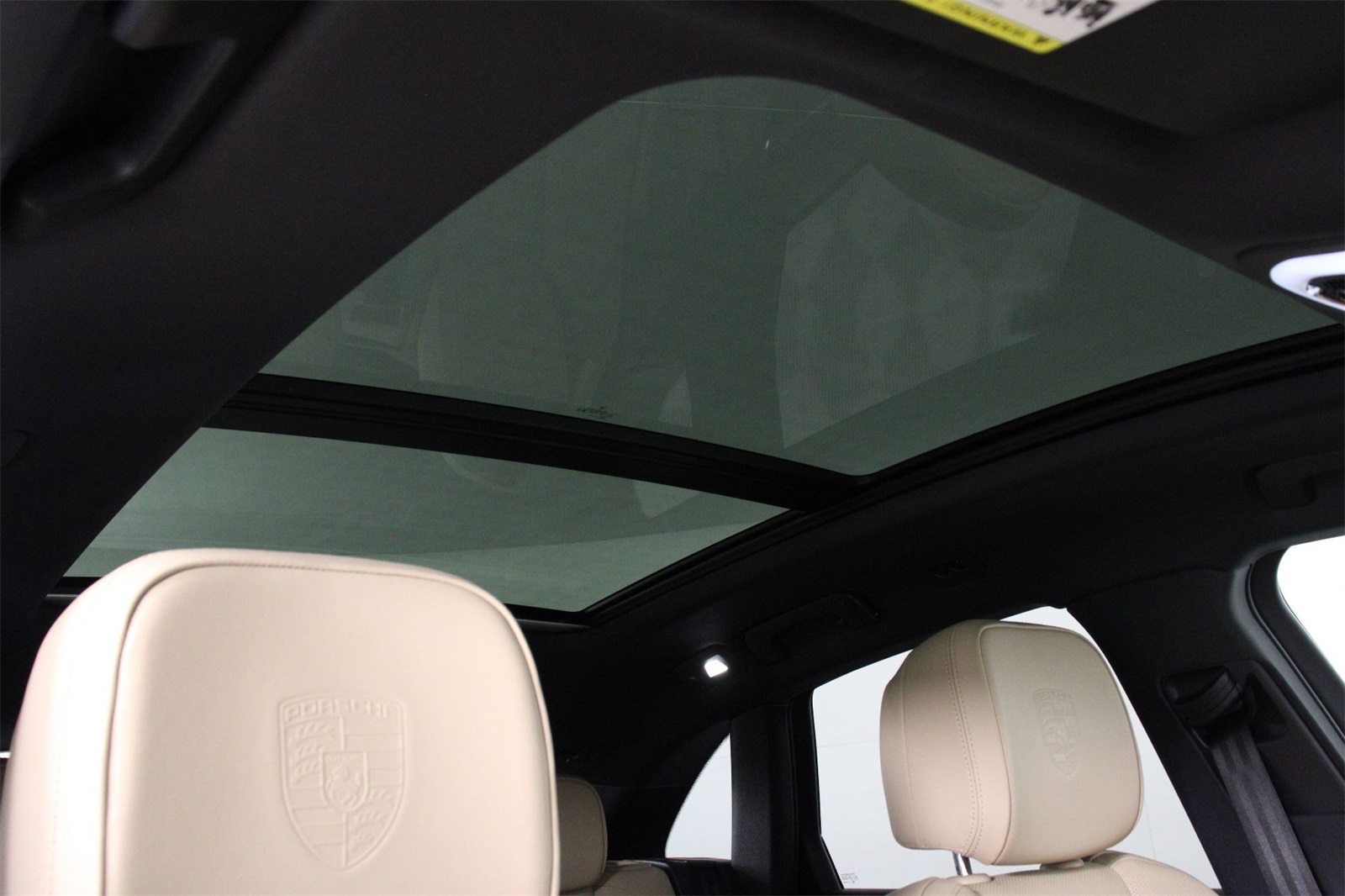 2025 Porsche Macan T photo 23