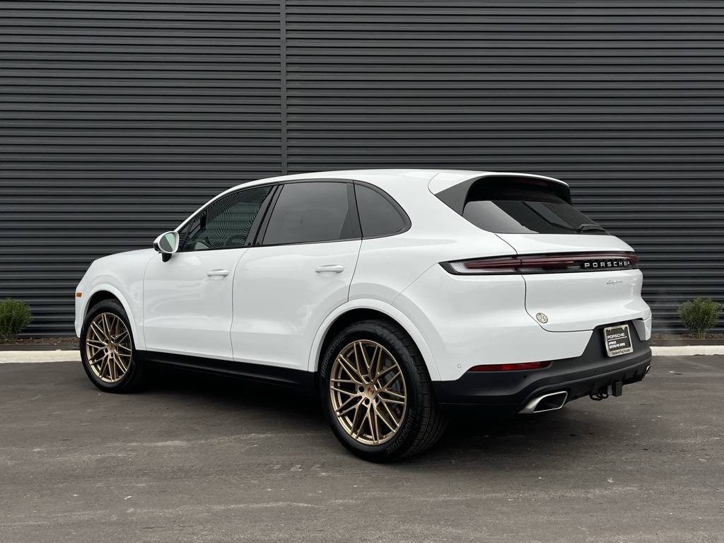2025 Porsche Cayenne photo 3