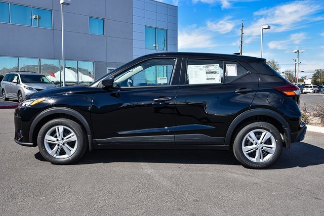 2025 Nissan Kicks Play S photo 2