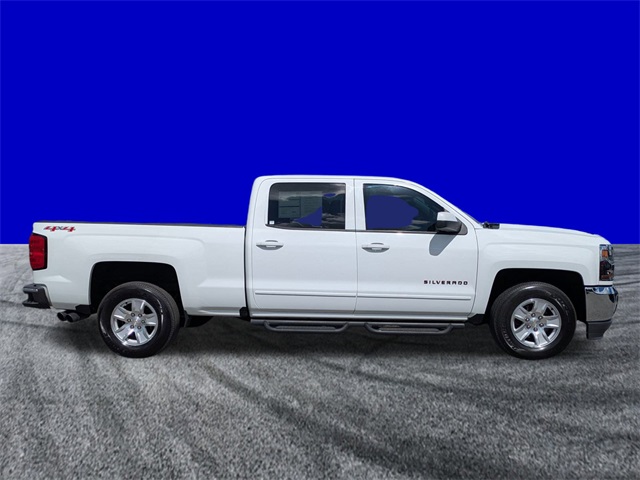 2017 Chevrolet Silverado 1500 LT photo 3