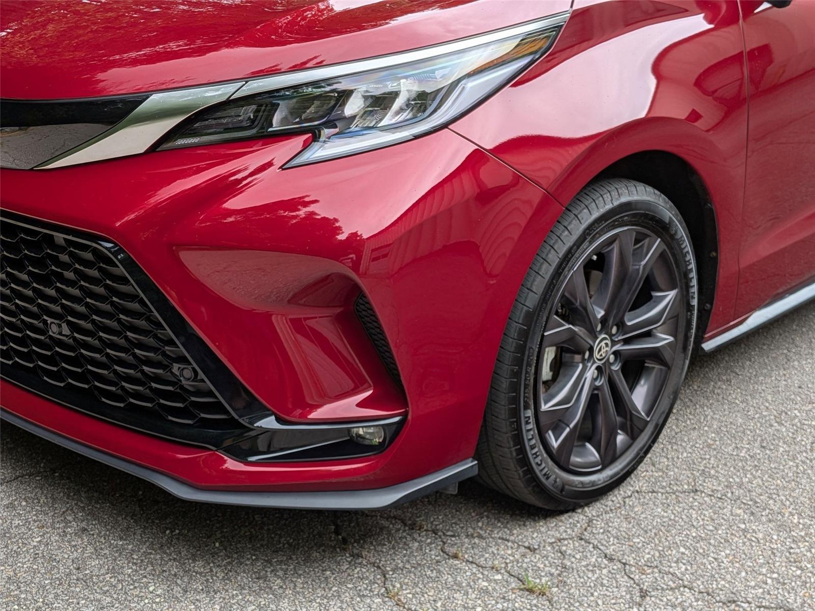 2022 Toyota Sienna XSE photo 9