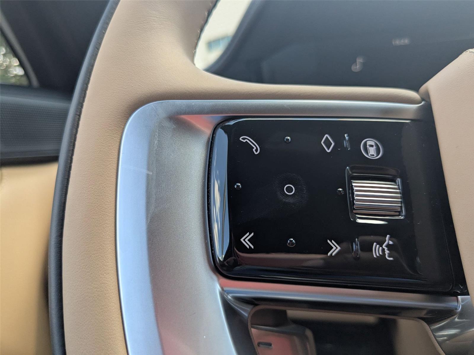 2025 Land Rover Range Rover SE photo 14
