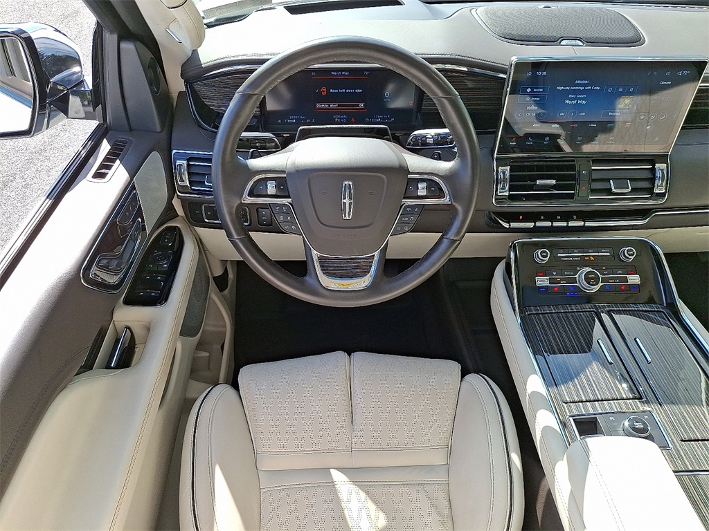 2023 Lincoln Navigator L photo 11