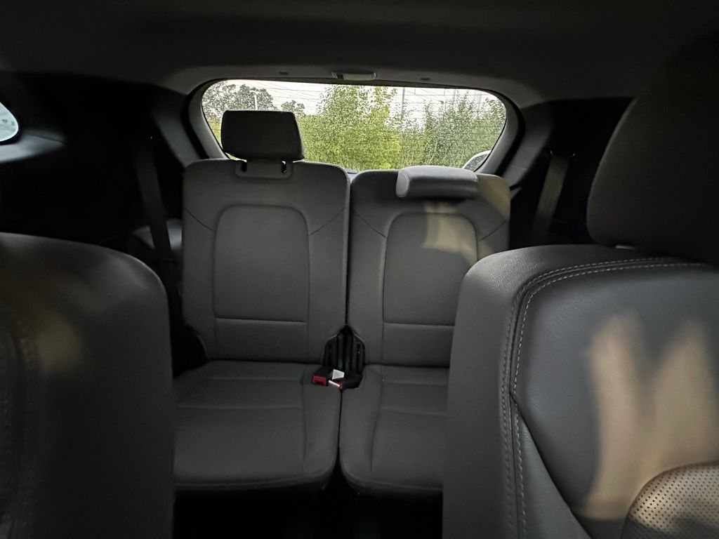2017 Hyundai Santa Fe Limited Ultimate photo 8