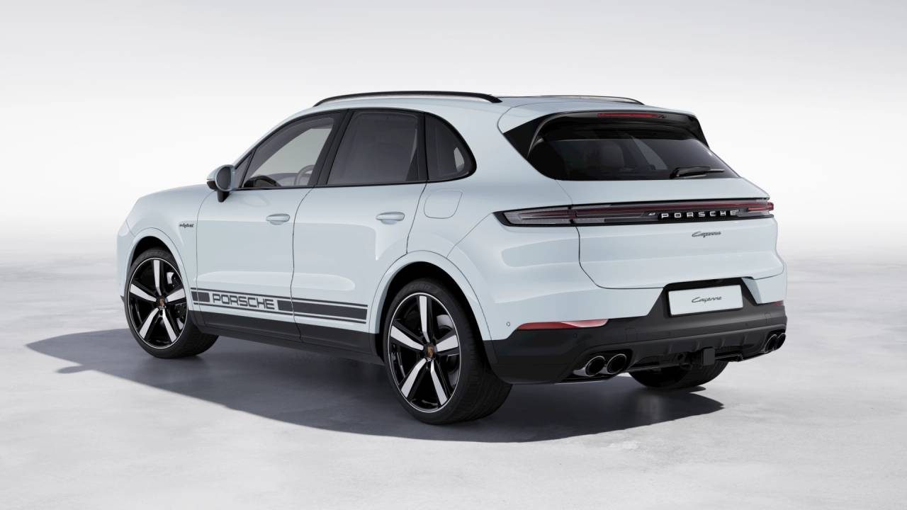 2026 Porsche Cayenne E-Hybrid photo 3