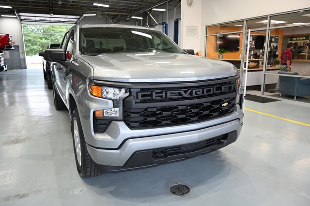 2026 Chevrolet Silverado 1500 Custom photo 3