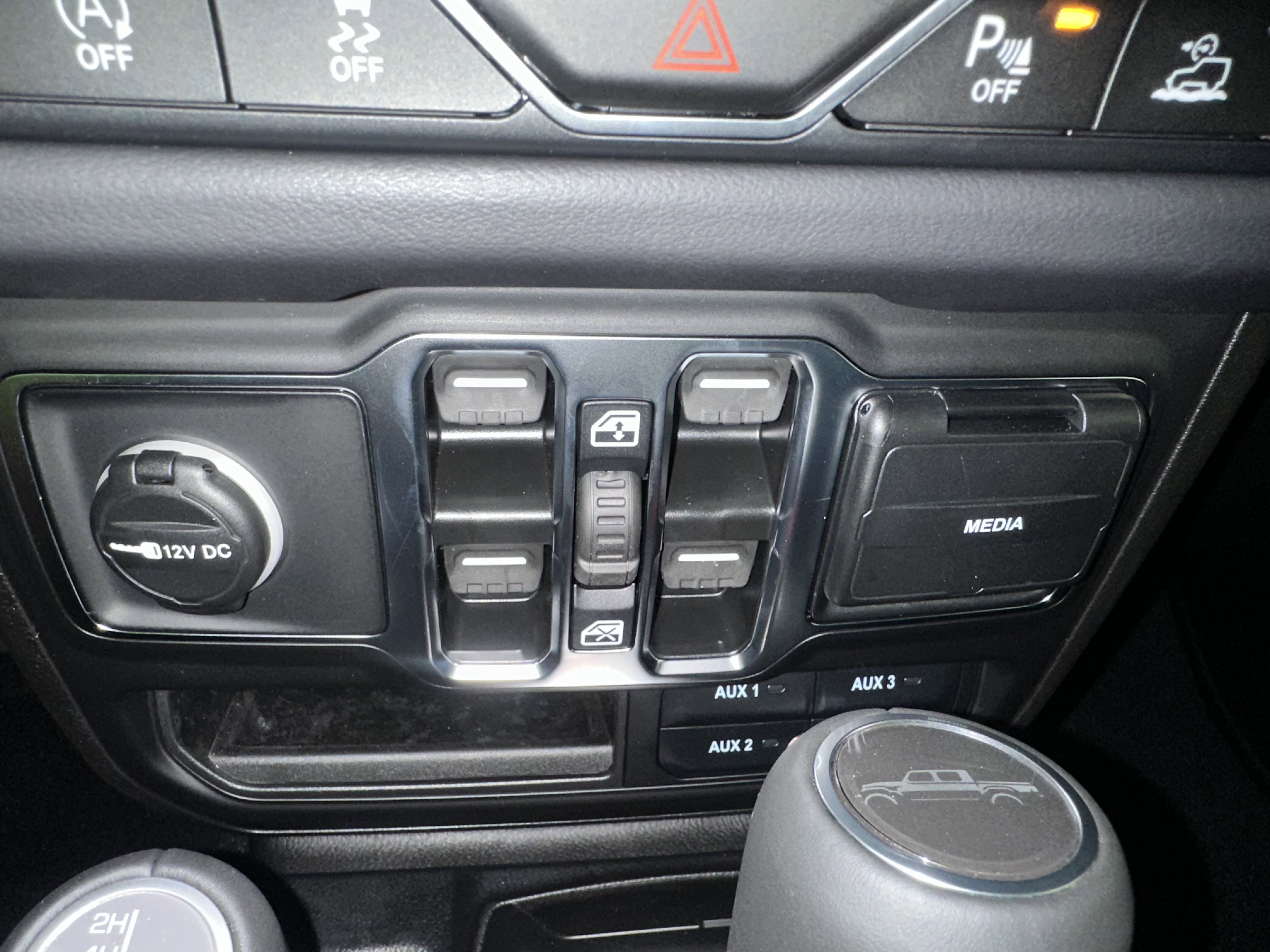 2025 Jeep Gladiator Sport photo 8