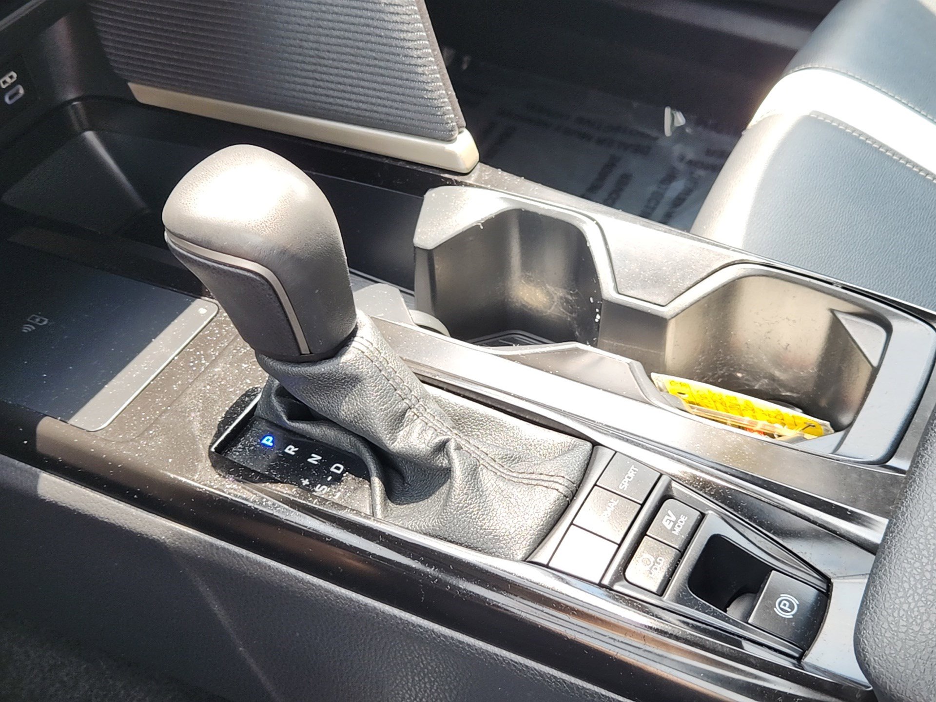 2025 Toyota Camry SE photo 15
