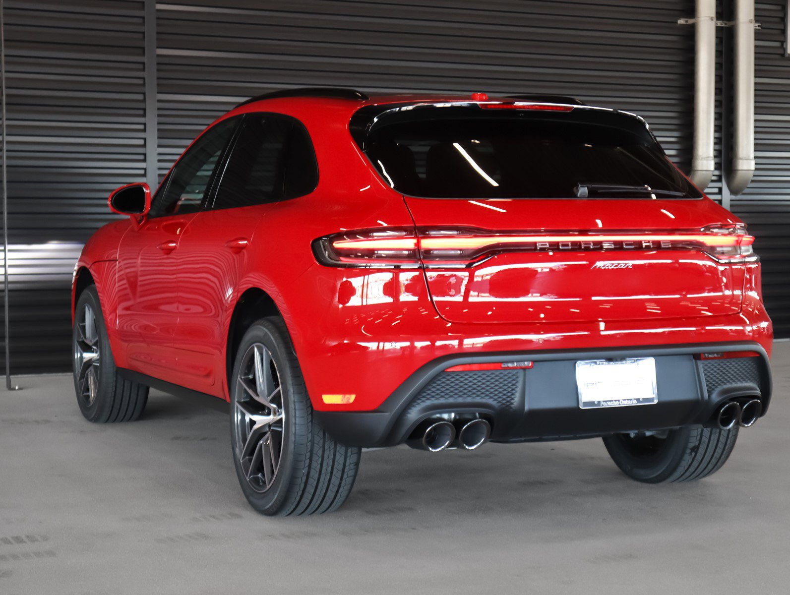 2025 Porsche Macan T photo 3
