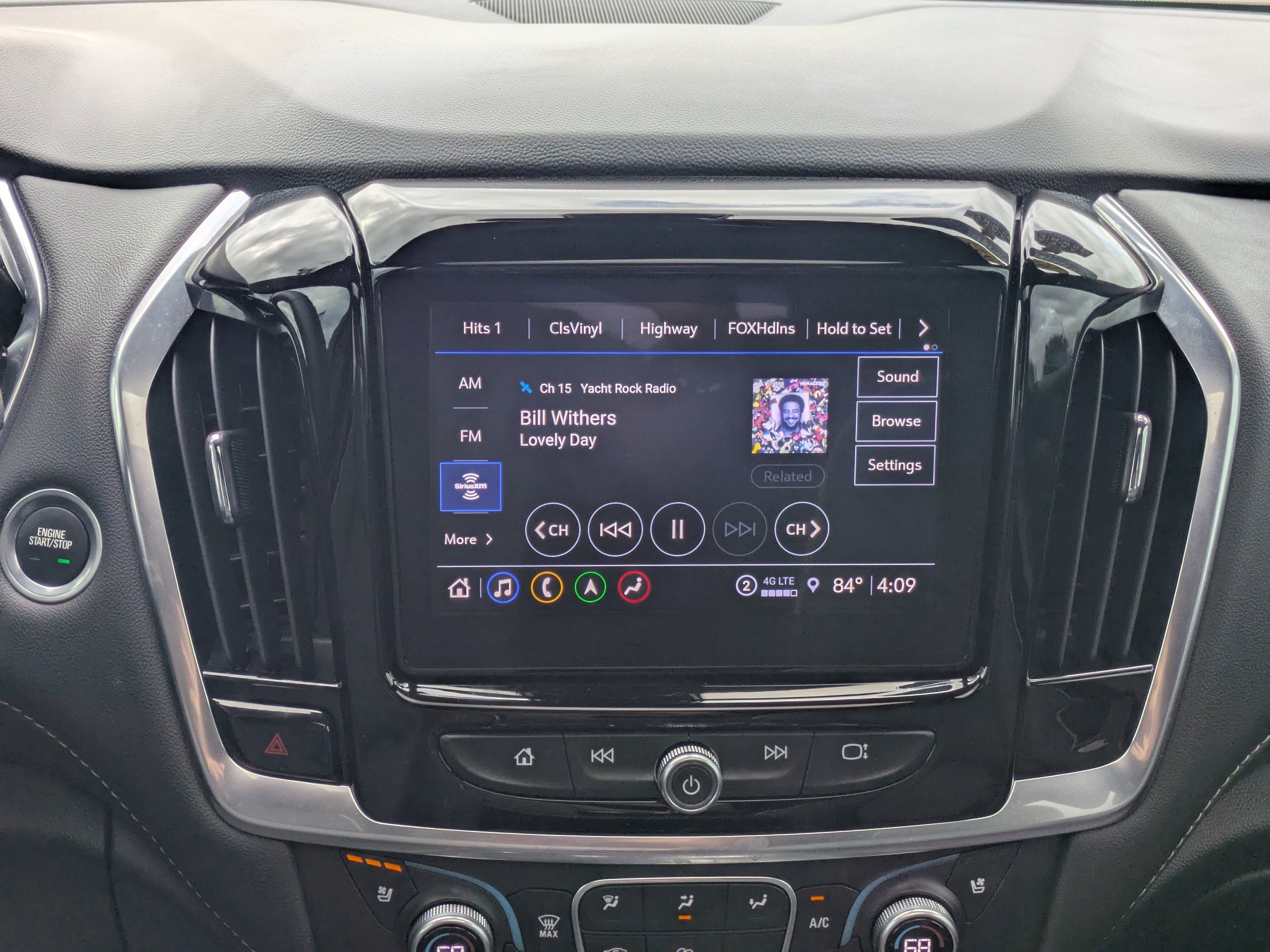 2023 Chevrolet Traverse Premier photo 22