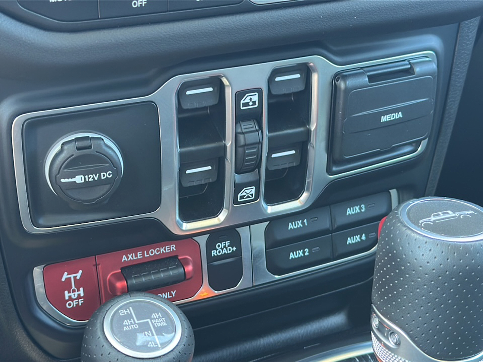 2025 Jeep Gladiator Mojave photo 16