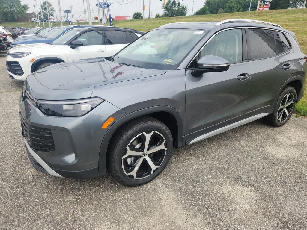 2025 Volkswagen Tiguan SE photo 3