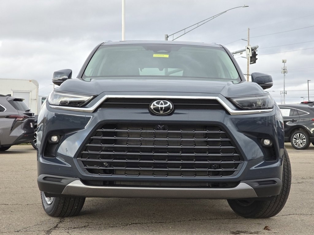 2026 Toyota Grand Highlander Platinum AWD photo 4
