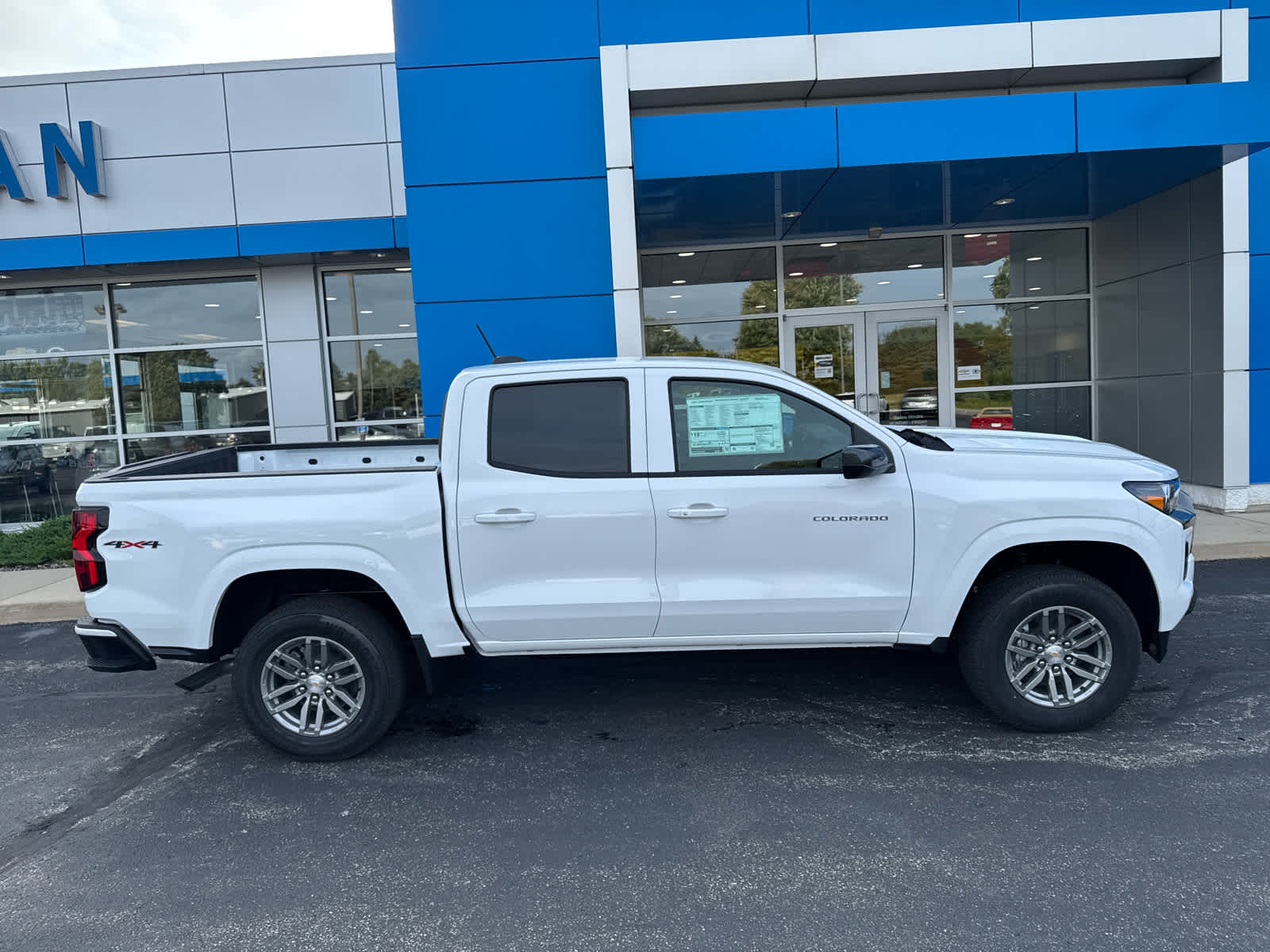 2026 Chevrolet Colorado LT photo 3