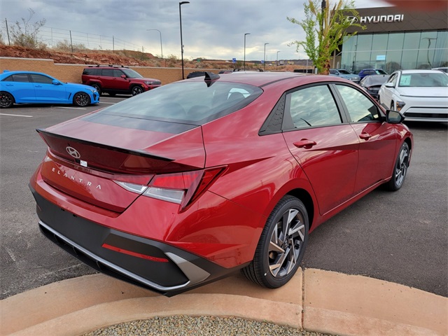 2025 Hyundai Elantra SEL Sport photo 3