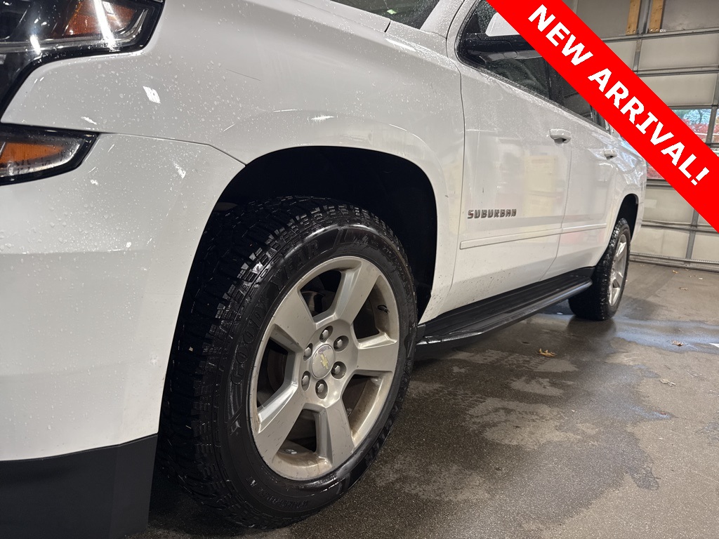 2019 Chevrolet Suburban LT photo 3
