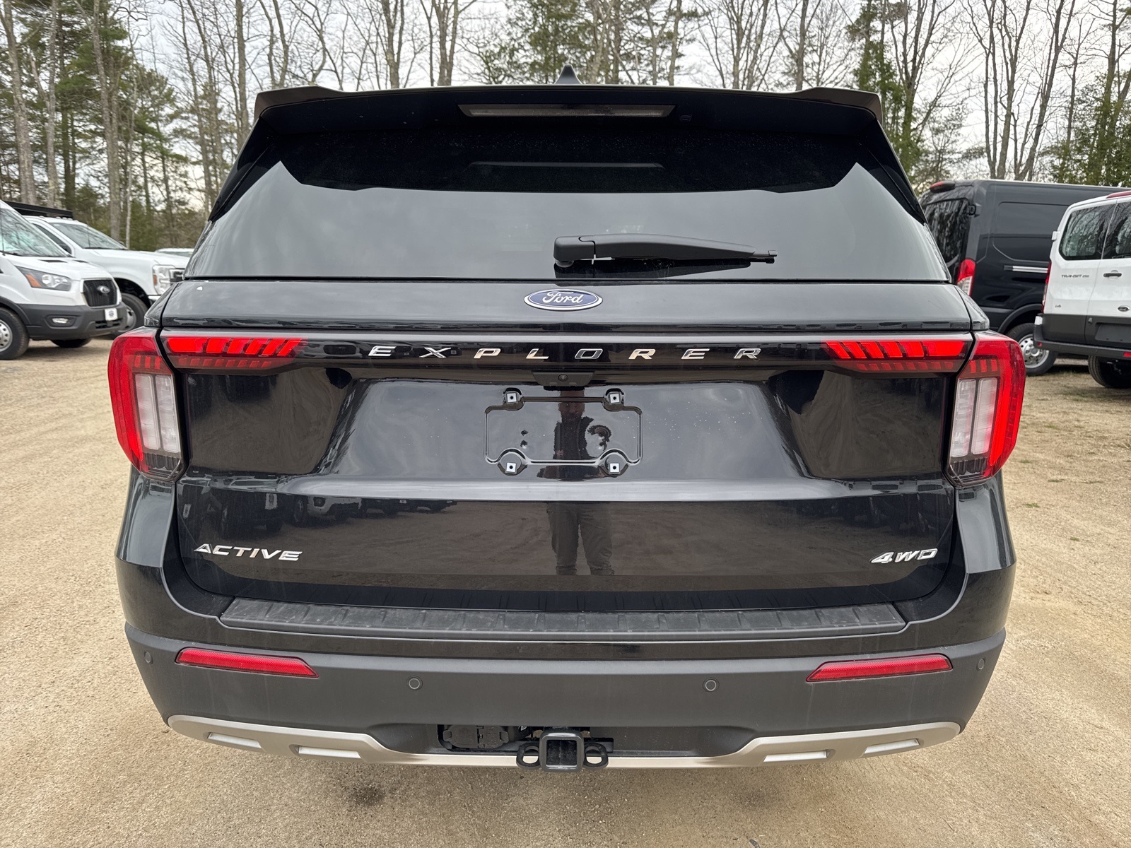 2025 Ford Explorer photo 3