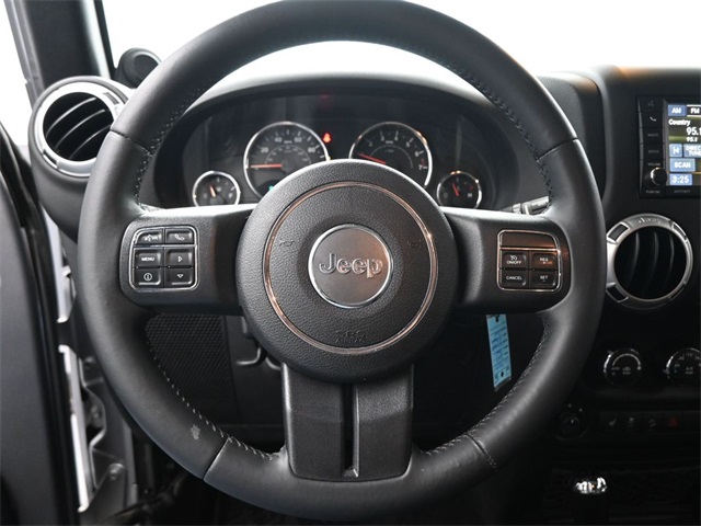 2014 Jeep Wrangler Unlimited Rubicon photo 2