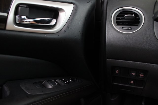 2014 Nissan Pathfinder SL photo 25
